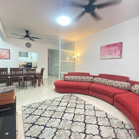 Homestay Juta Mines Seri Kembangan Balakong Serdang Lama Buitenkant foto