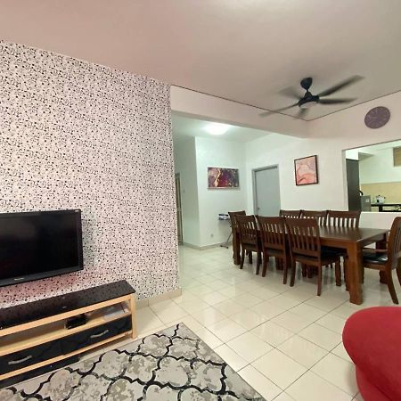 Homestay Juta Mines Seri Kembangan Balakong Serdang Lama Buitenkant foto