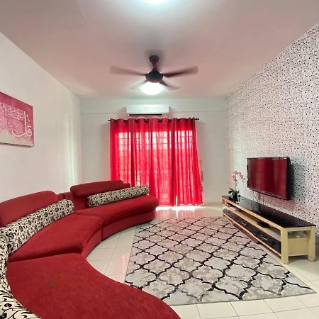 Homestay Juta Mines Seri Kembangan Balakong Serdang Lama Buitenkant foto