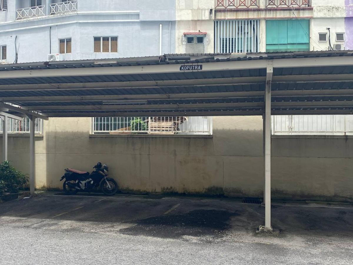 Homestay Juta Mines Seri Kembangan Balakong Serdang Lama Buitenkant foto