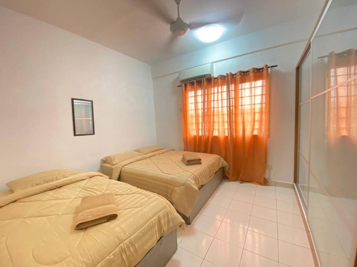 Homestay Juta Mines Seri Kembangan Balakong Serdang Lama Buitenkant foto