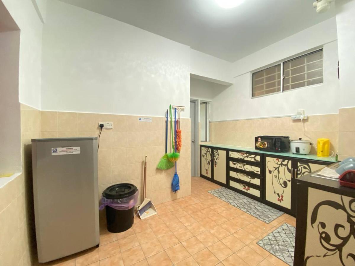 Homestay Juta Mines Seri Kembangan Balakong Serdang Lama Buitenkant foto