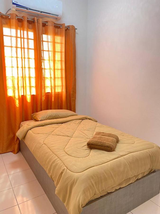 Homestay Juta Mines Seri Kembangan Balakong Serdang Lama Buitenkant foto