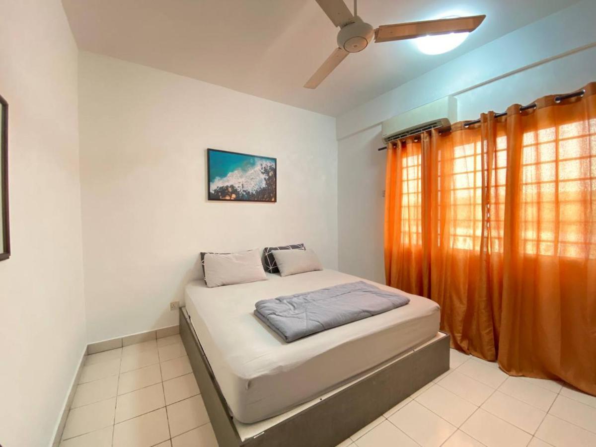 Homestay Juta Mines Seri Kembangan Balakong Serdang Lama Buitenkant foto