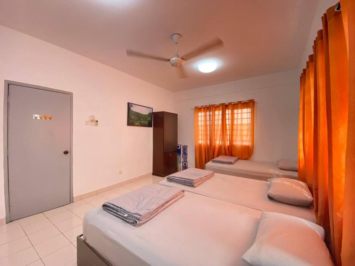 Homestay Juta Mines Seri Kembangan Balakong Serdang Lama Buitenkant foto