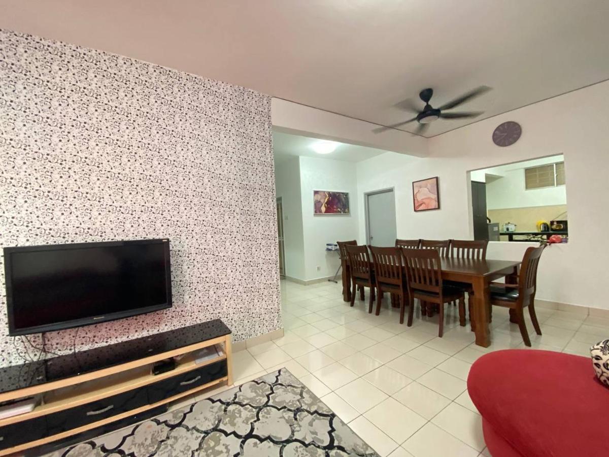 Homestay Juta Mines Seri Kembangan Balakong Serdang Lama Buitenkant foto