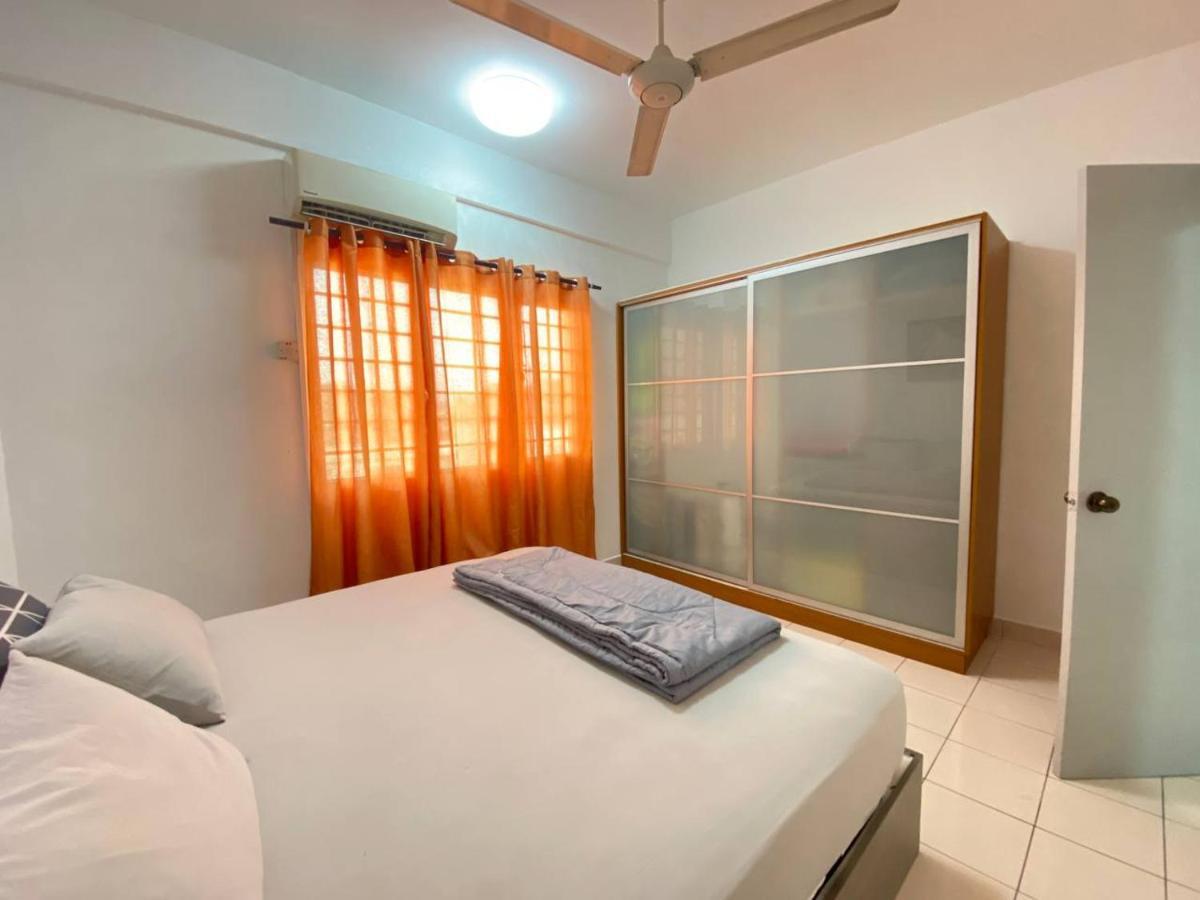 Homestay Juta Mines Seri Kembangan Balakong Serdang Lama Buitenkant foto