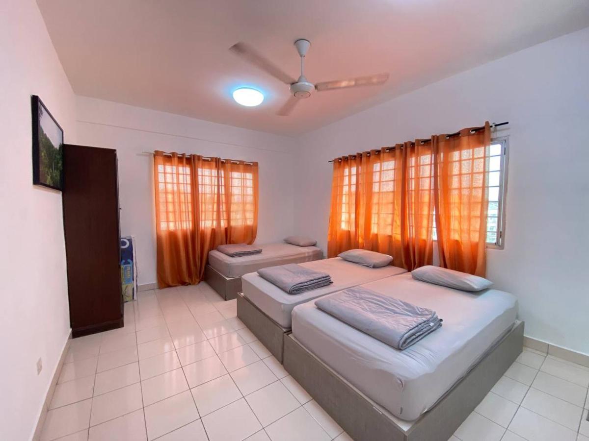 Homestay Juta Mines Seri Kembangan Balakong Serdang Lama Buitenkant foto