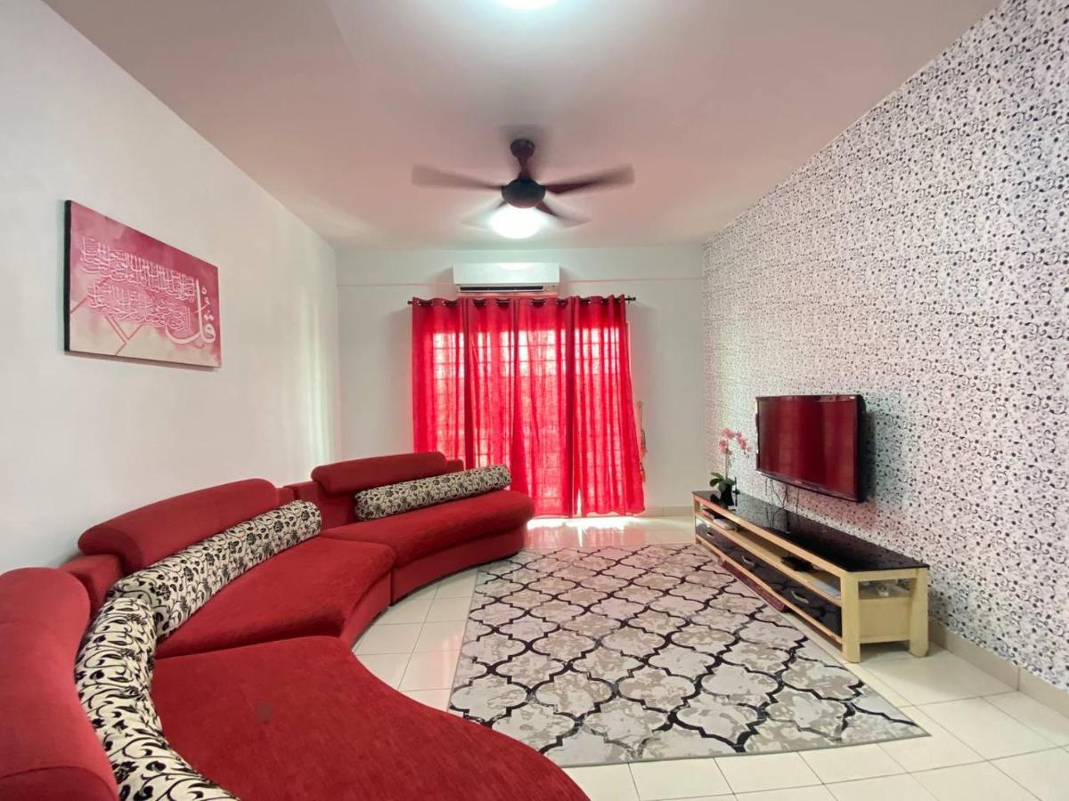 Homestay Juta Mines Seri Kembangan Balakong Serdang Lama Buitenkant foto
